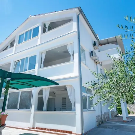 Apartments Blazevic Pirovac Exterior photo