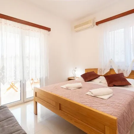 Apartments Blazevic Pirovac Exterior photo