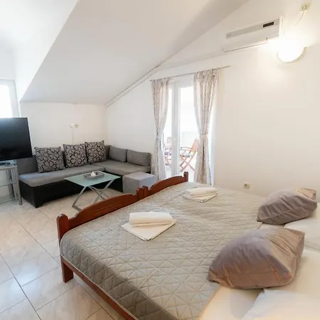 Apartments Blazevic Pirovac Exterior photo