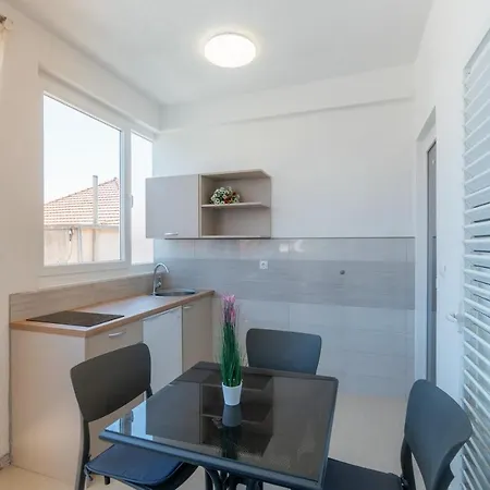 Apartments Blazevic Pirovac Exterior photo
